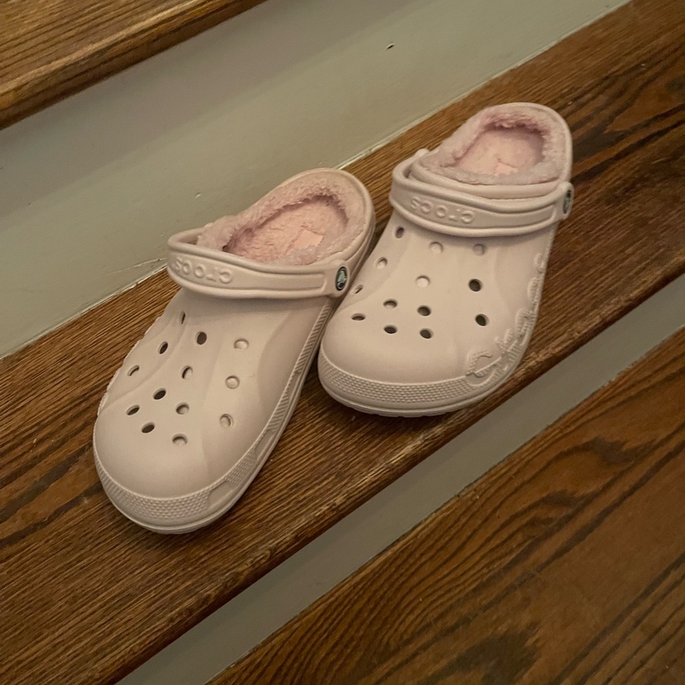 Women’s size 11 light pink insulated crocs brand new without tags